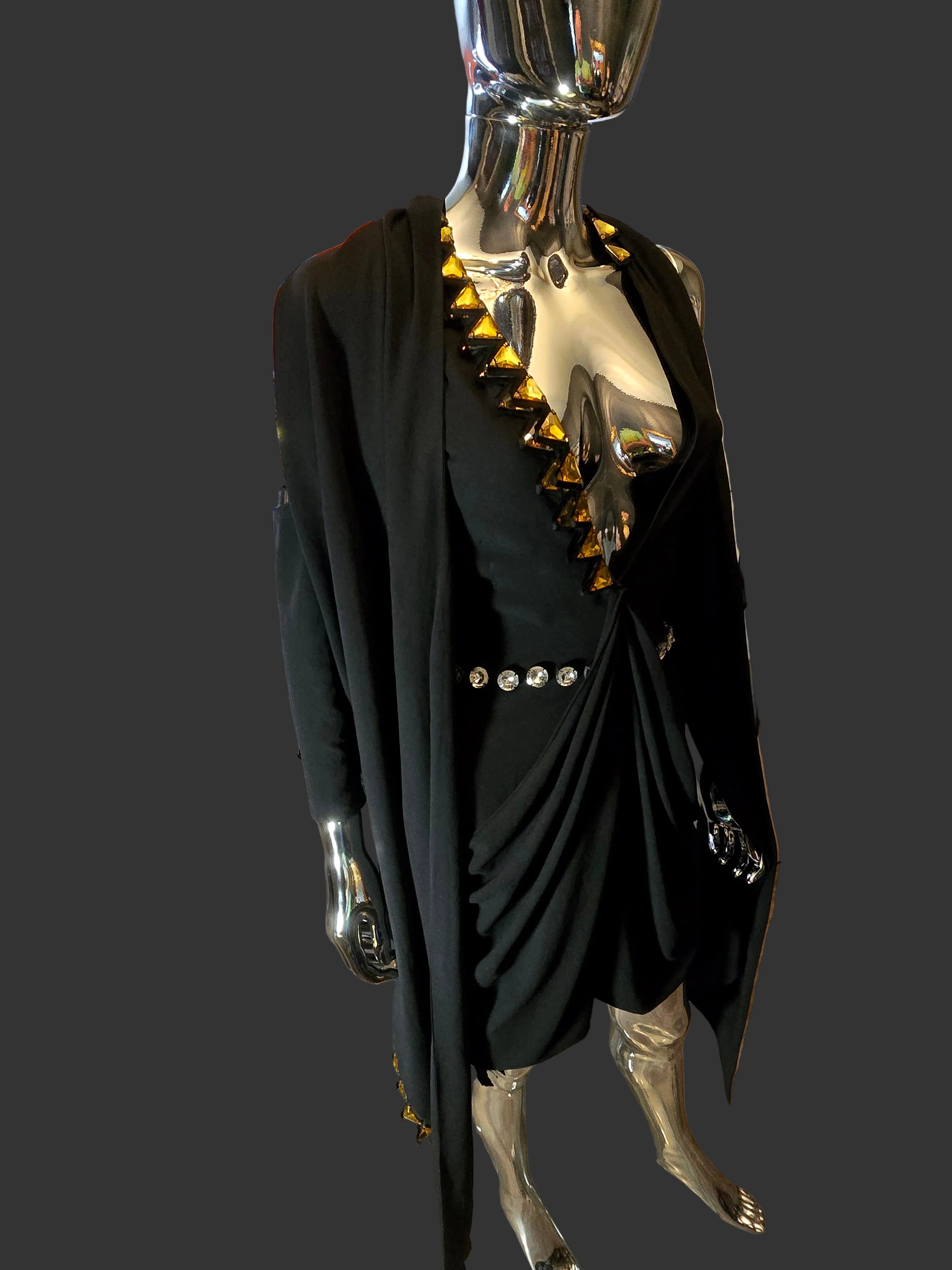 Givenchy – Robe de Soirée Épaules Dénudées & Triangles Dorés – T38