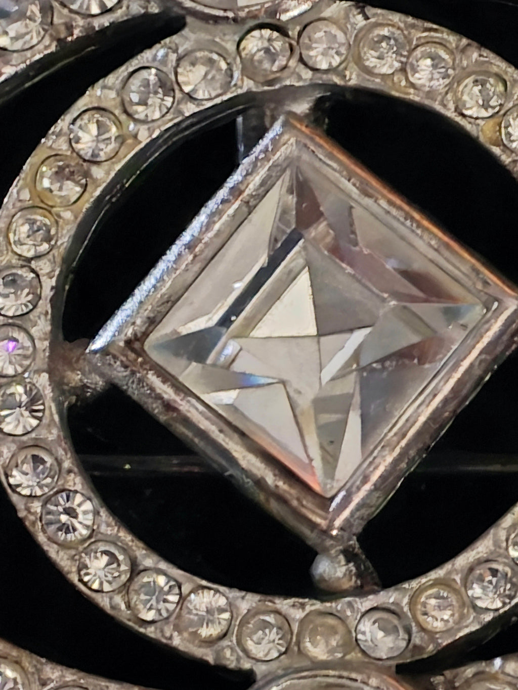 Yves Saint Laurent Broche Argentée & Cristal Années 2000