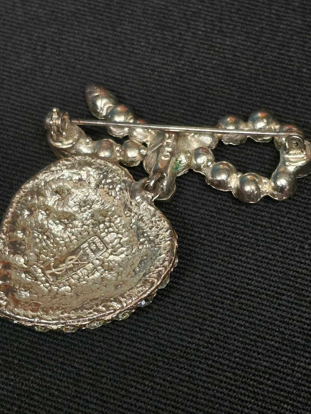 YSL broche coeur et noeud
