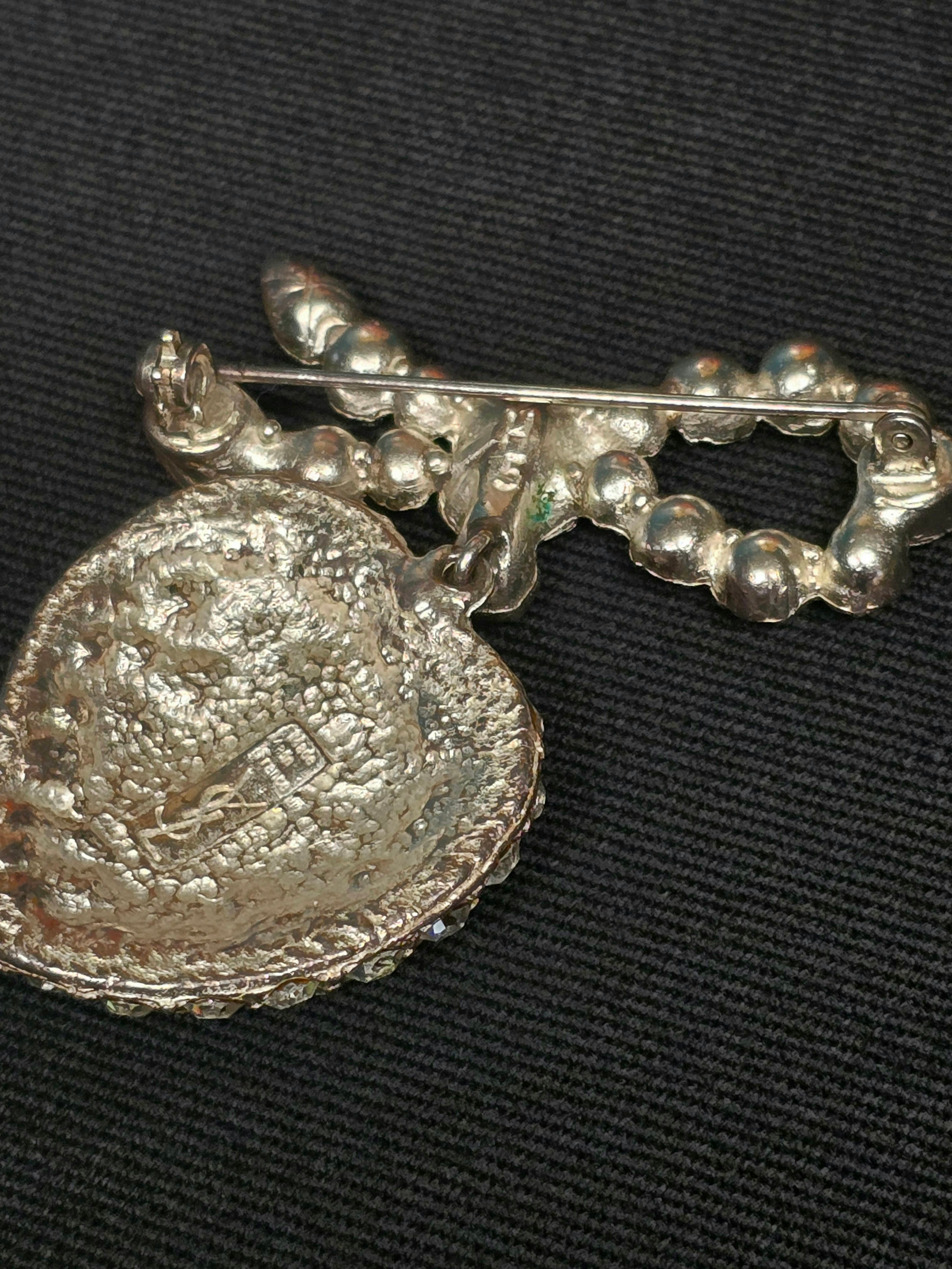 YSL broche coeur et noeud