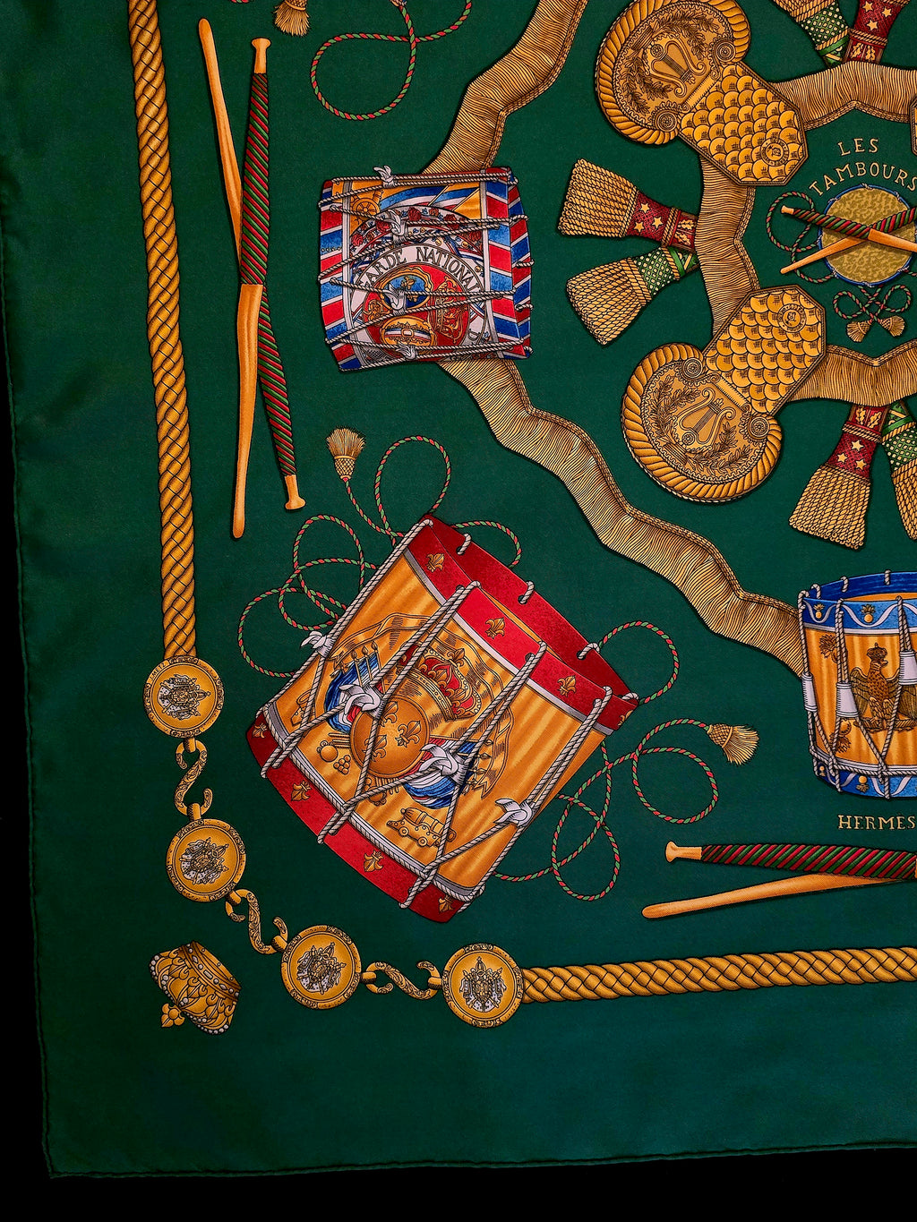 Hermès "les tambours" carré de soie