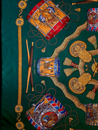 Hermès – Carré de Soie "Les Tambours" 90×90 cm – 1989
