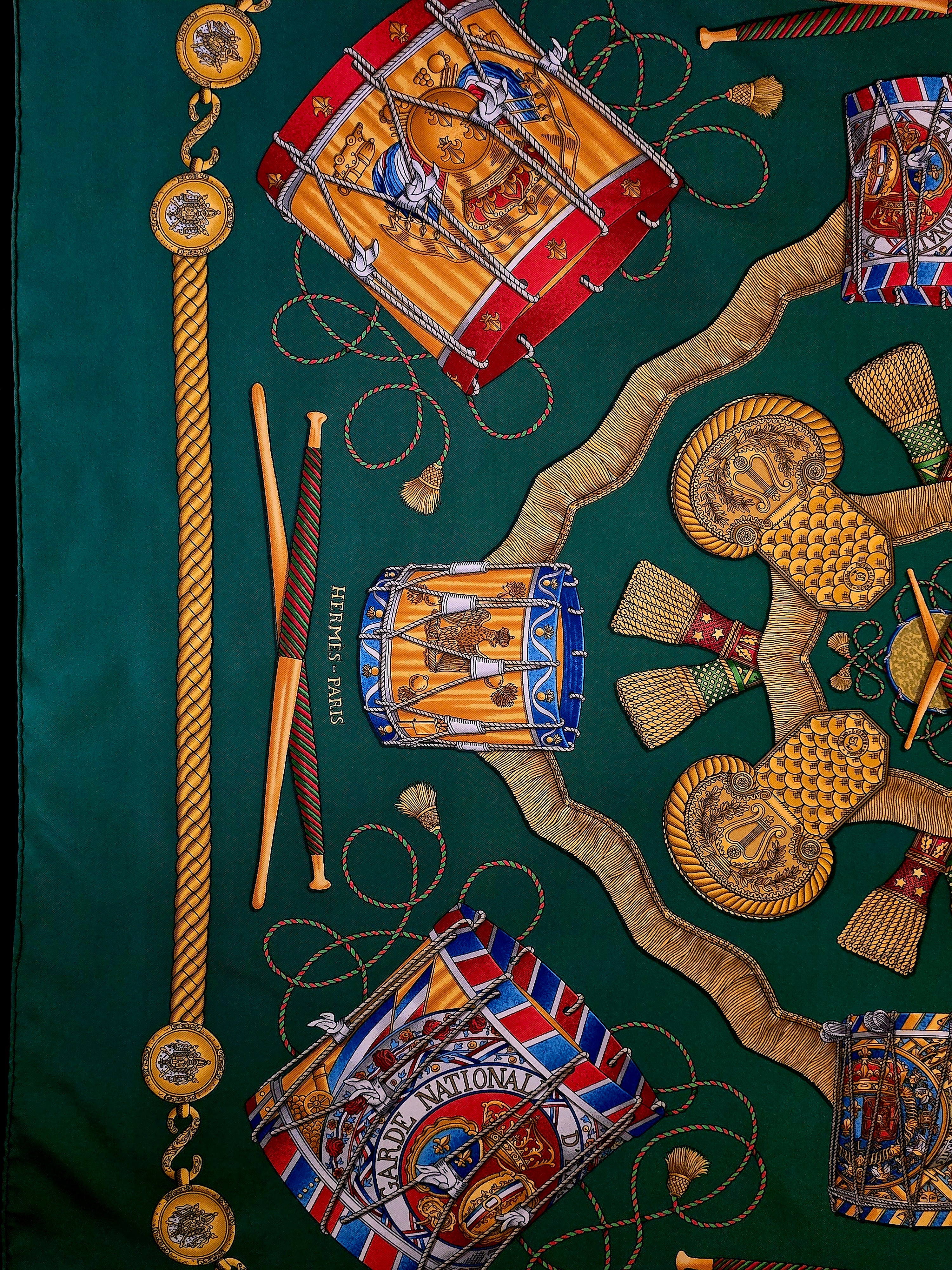 Hermès "les tambours" carré de soie