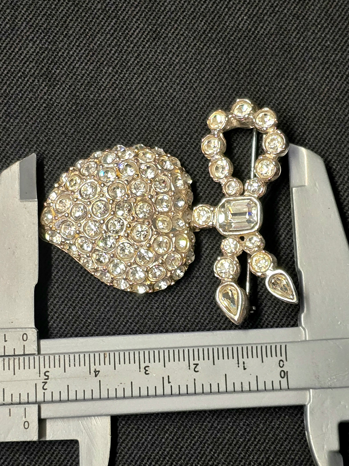 Yves Saint Laurent Broche Cœur & Nœud Argentée Cristal Années 2000