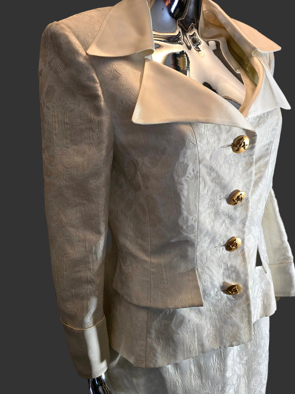 Azzaro beige suit size 40