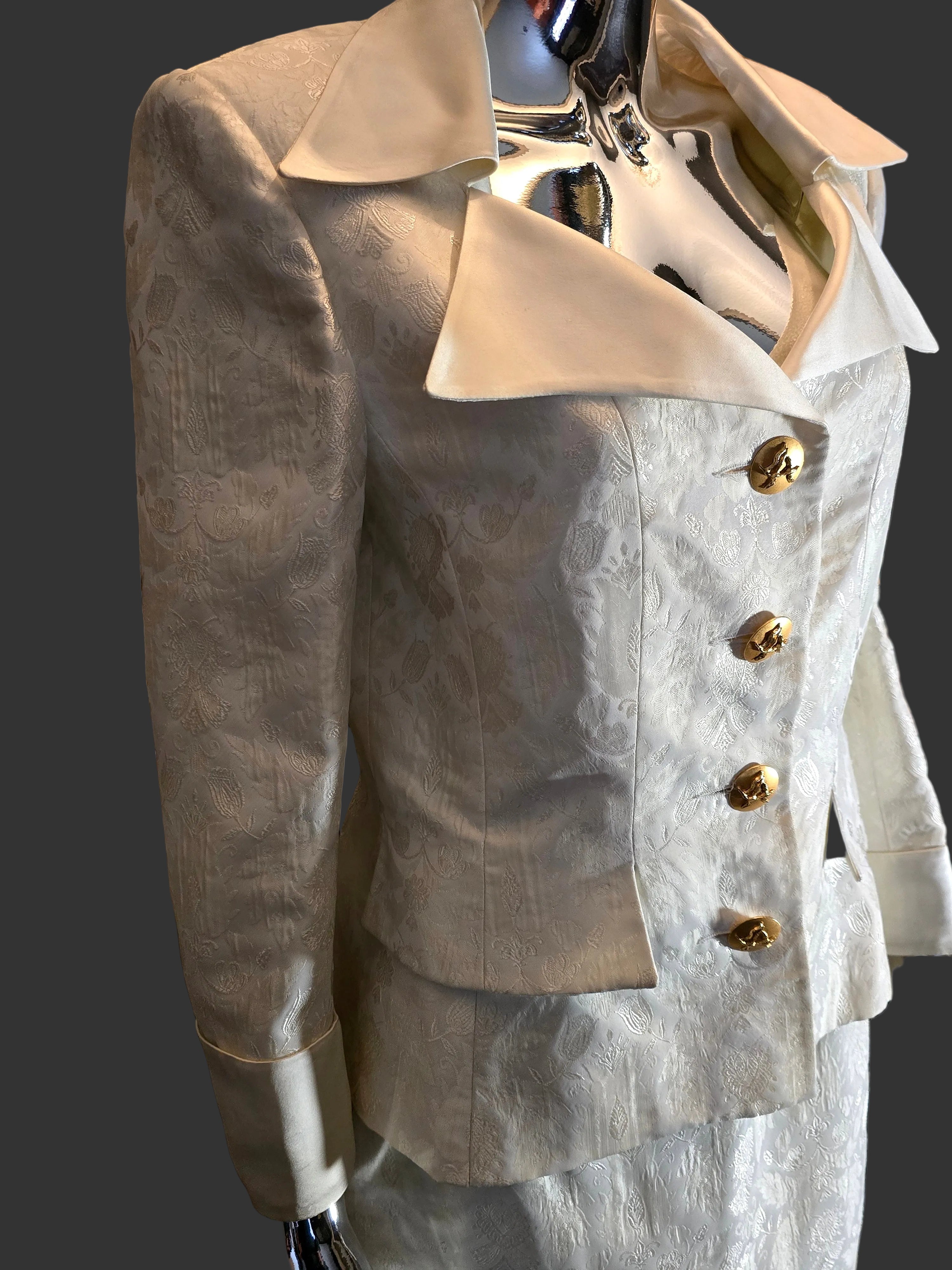 Azzaro beige suit size 40
