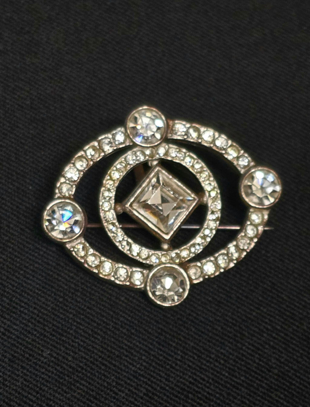 Yves Saint Laurent Broche Argentée & Cristal Années 2000