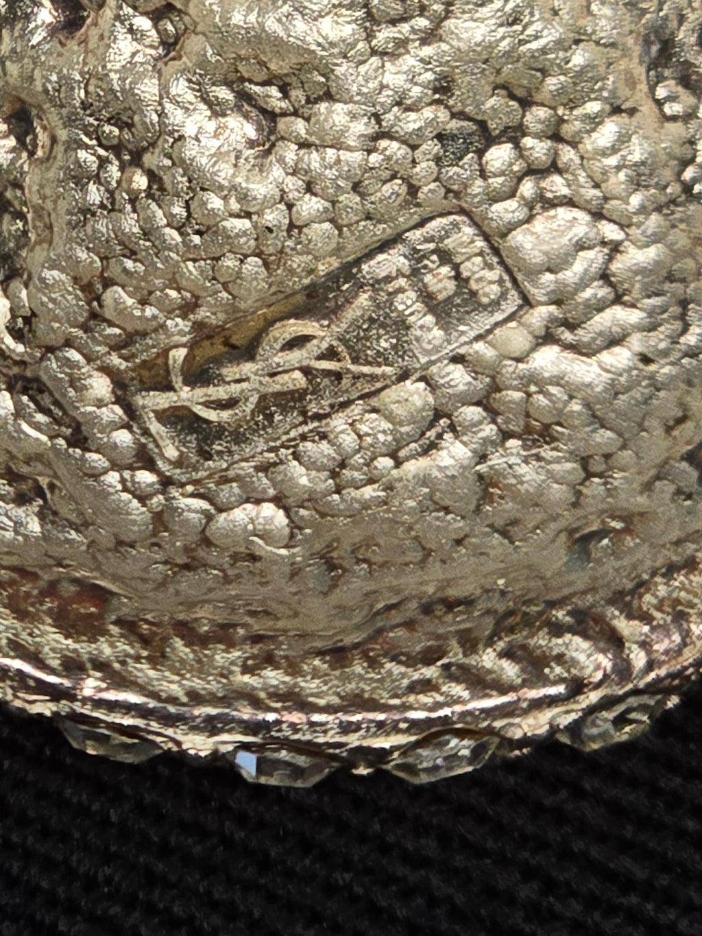 YSL broche coeur et noeud