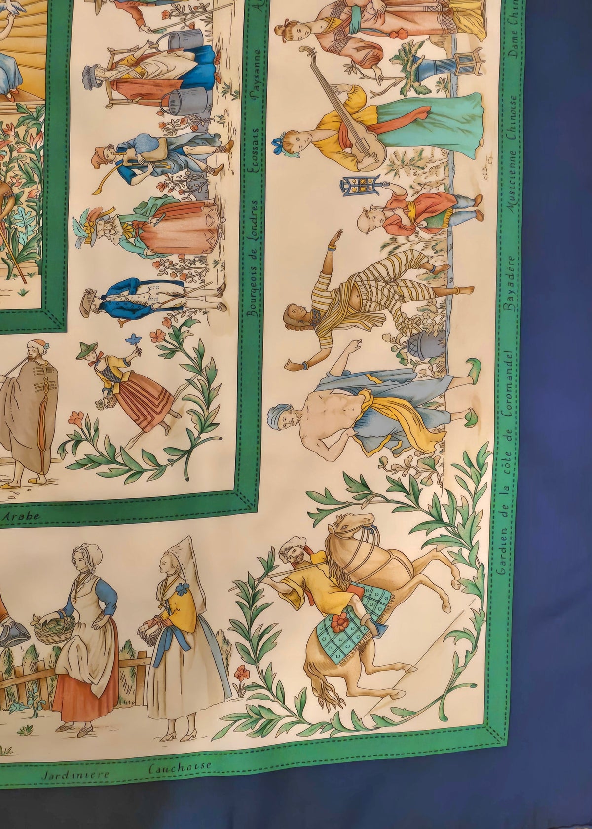 Hermès – Carré de Soie "Costumes Civils Actuels" 90×90 cm – 1995