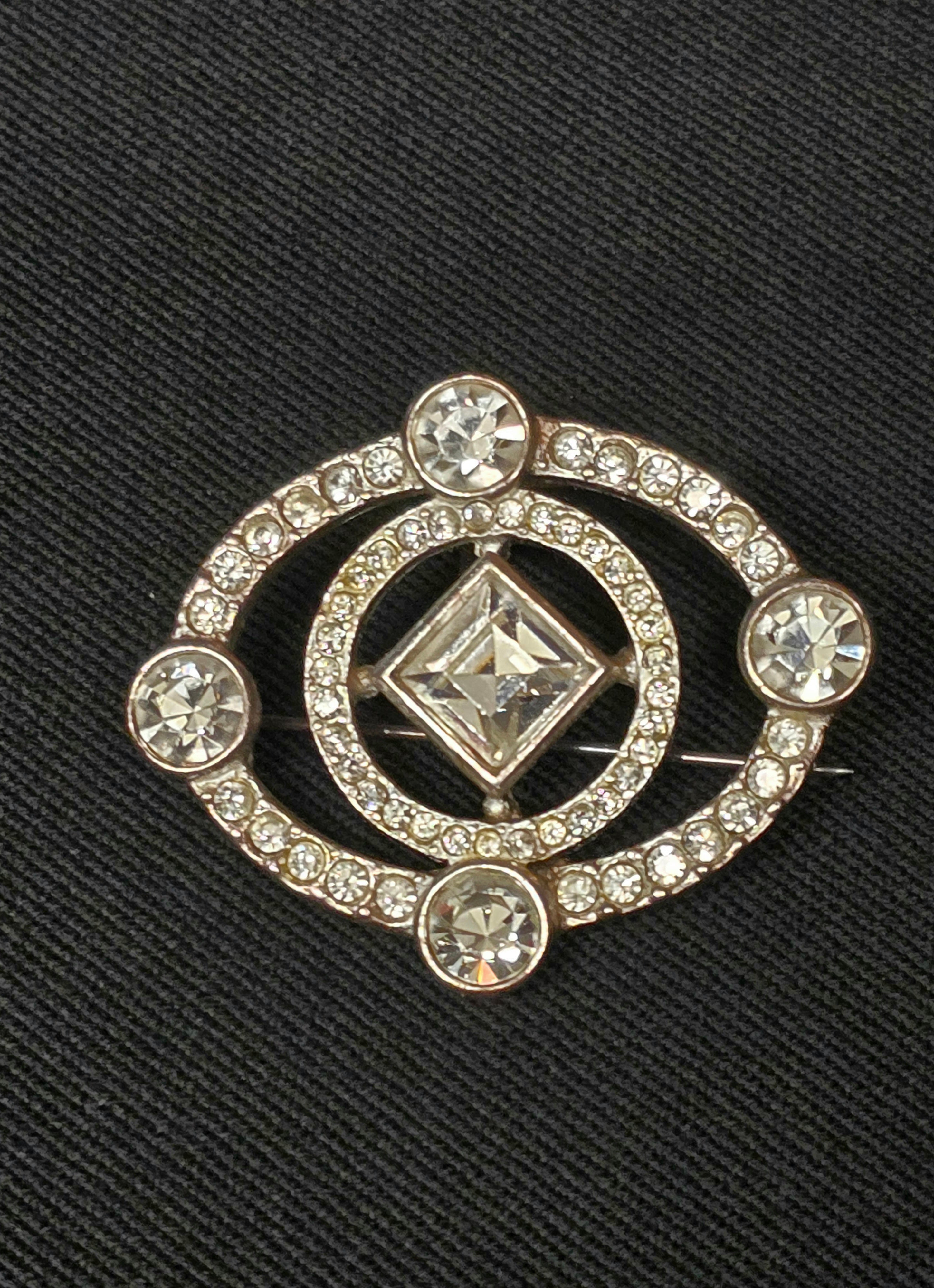  イヴサンローラン クリスタルブローチ シルバー ストーン YSL イヴ・サンローラン シルバー＆クリスタル ブローチ – 中古品