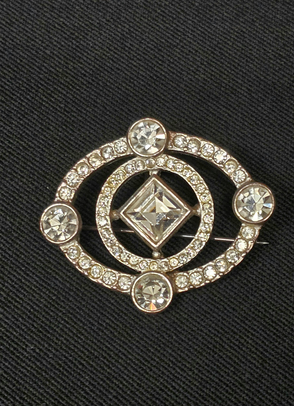 Yves Saint Laurent Broche Argentée & Cristal Années 2000