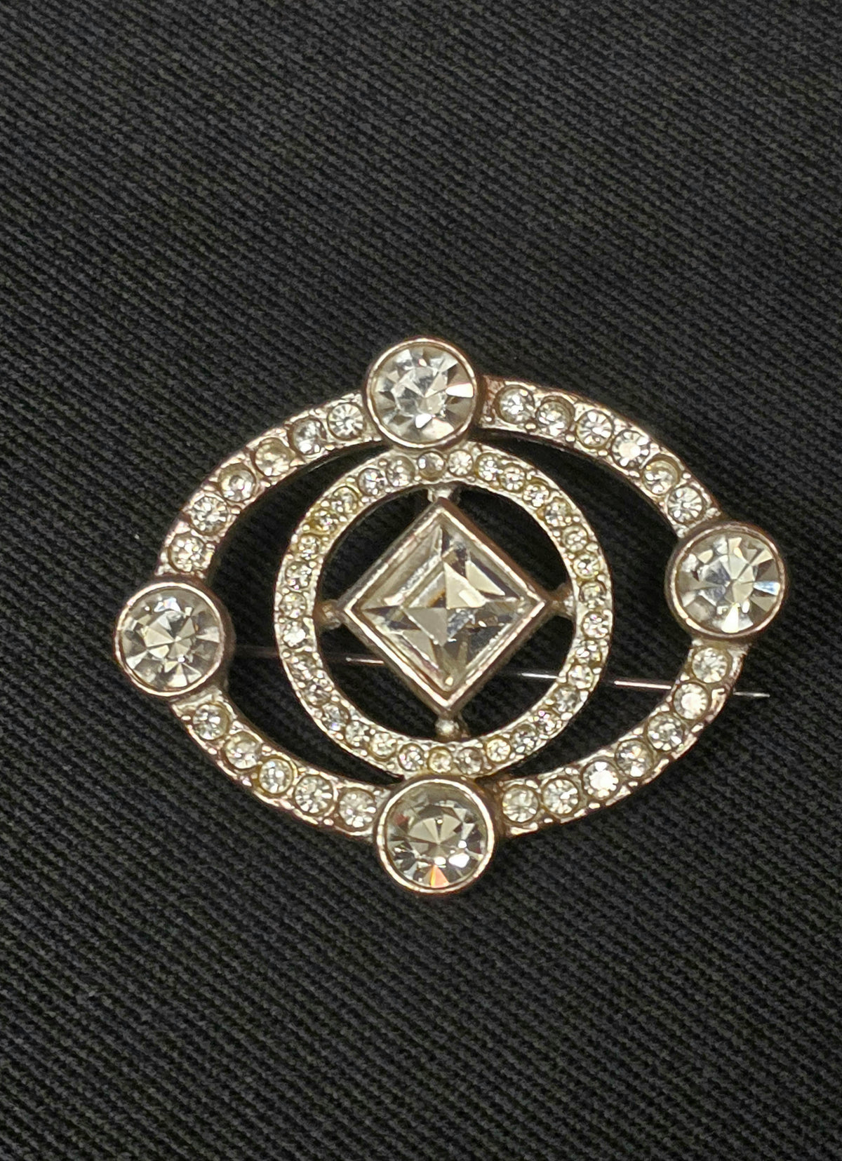 Yves Saint Laurent Broche Argentée & Cristal Années 2000