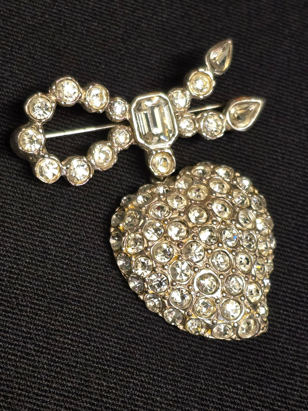 YSL broche coeur et noeud
