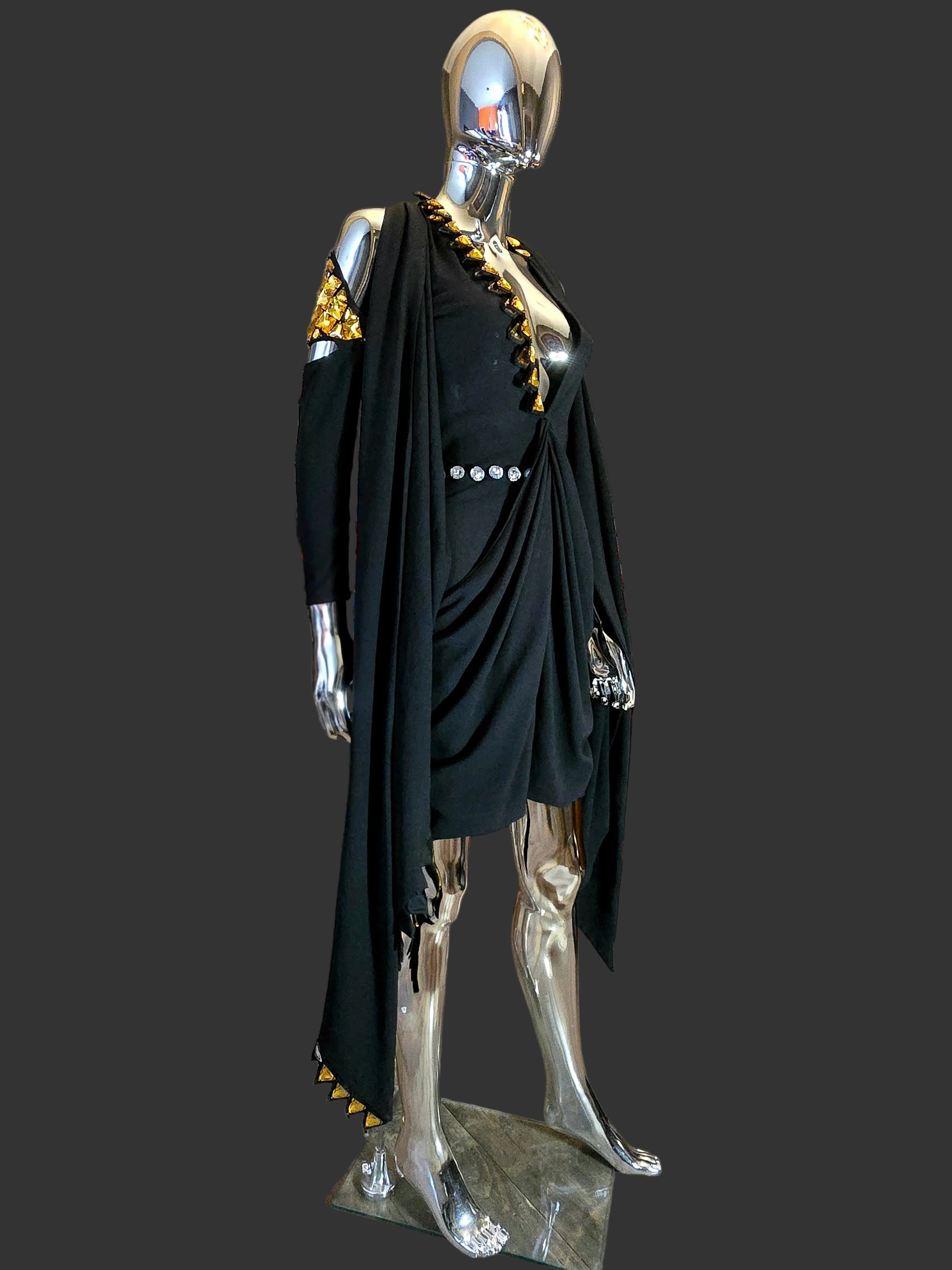 Givenchy – Robe de Soirée Épaules Dénudées & Triangles Dorés – T38