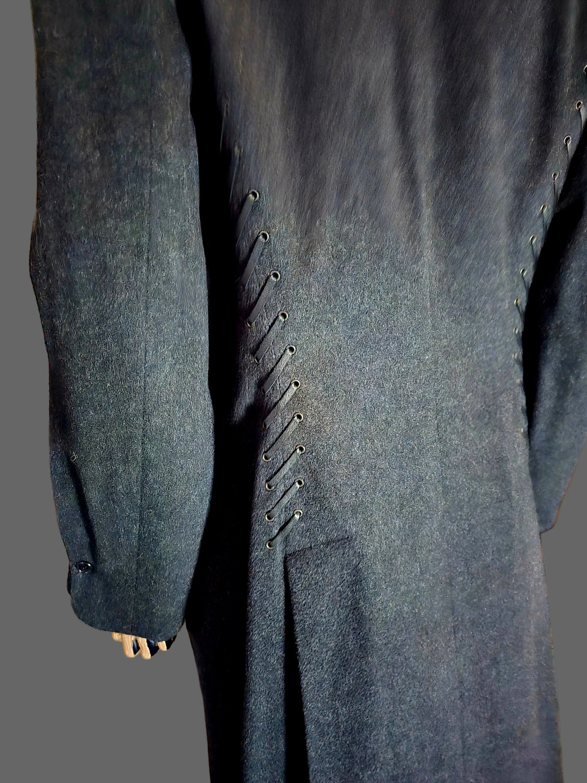 Manteau vintage laine et lanière de cuir Paco Rabanne - L.F Lusso 