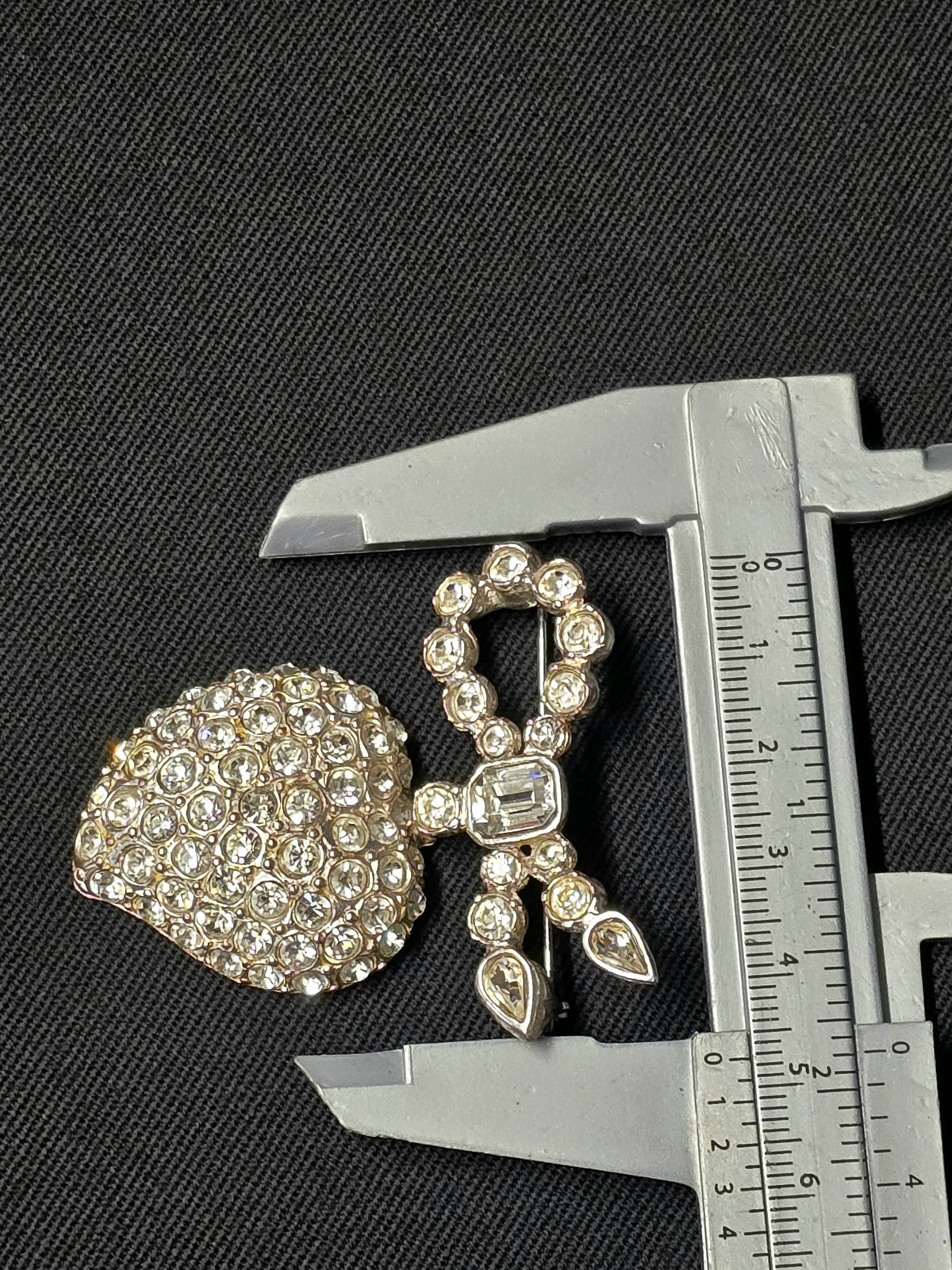 Yves Saint Laurent Broche Cœur & Nœud Argentée Cristal Années 2000