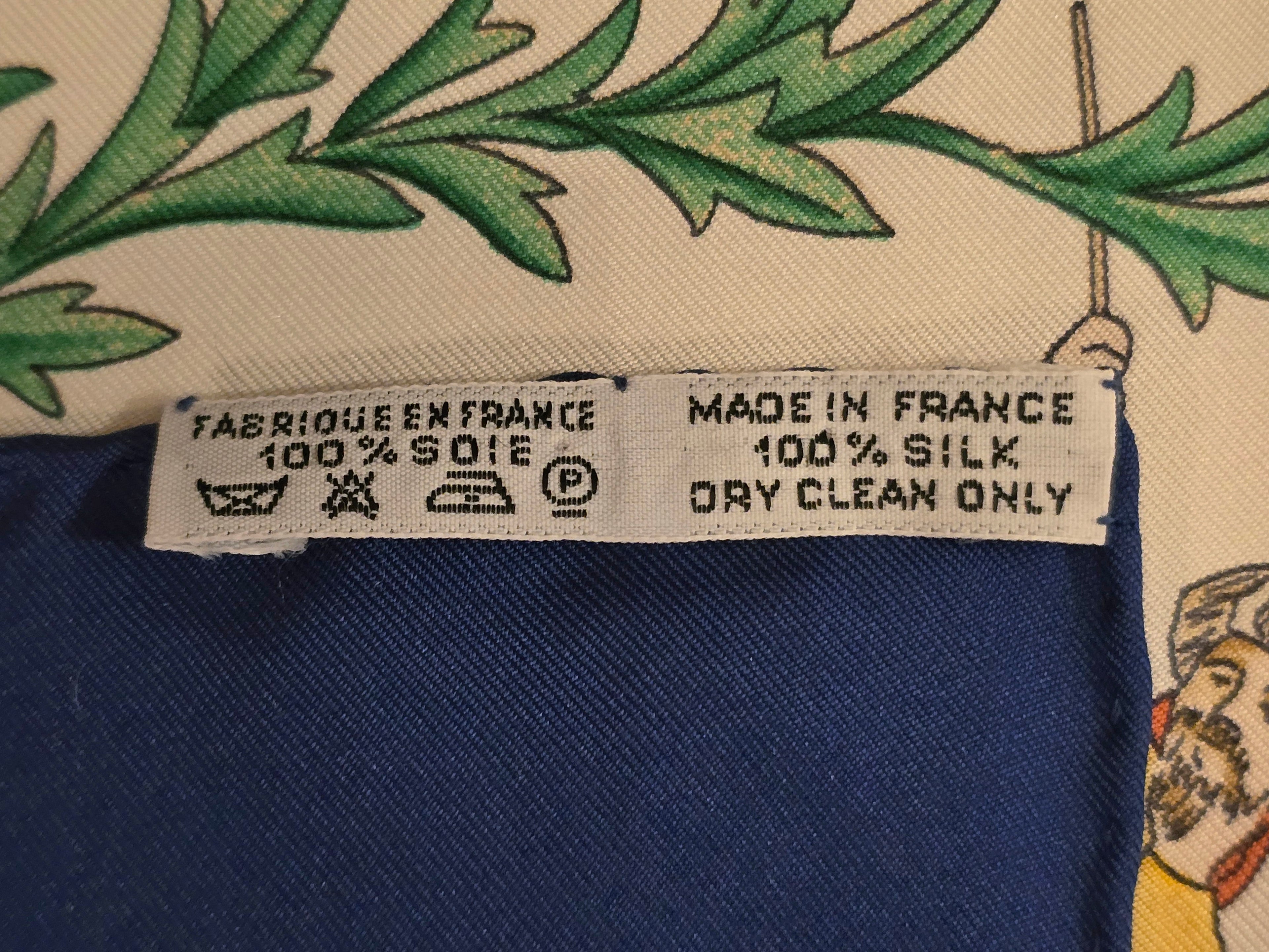 Hermès "costumes civils actuels" carré de soie