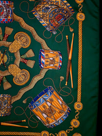 Hermès – Carré de Soie "Les Tambours" 90×90 cm – 1989