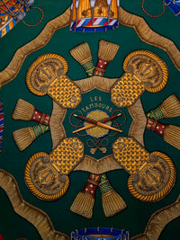 Hermès – Carré de Soie "Les Tambours" 90×90 cm – 1989
