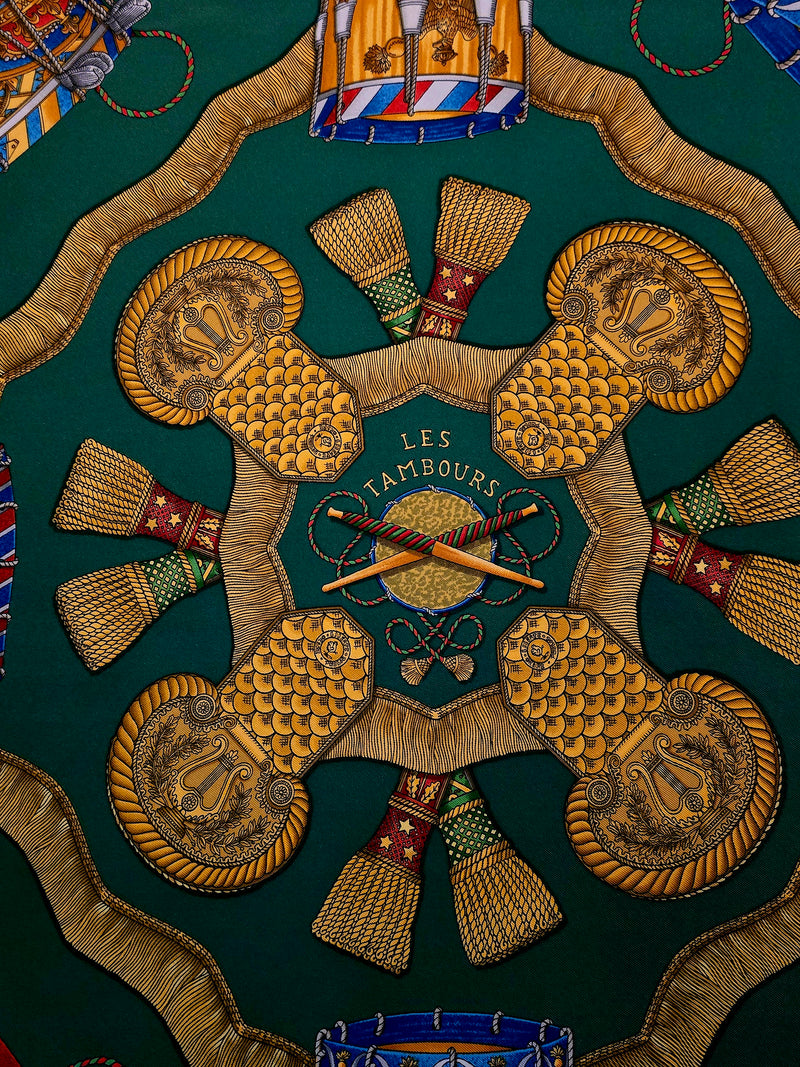 Hermès – Carré de Soie "Les Tambours" 90×90 cm – 1989