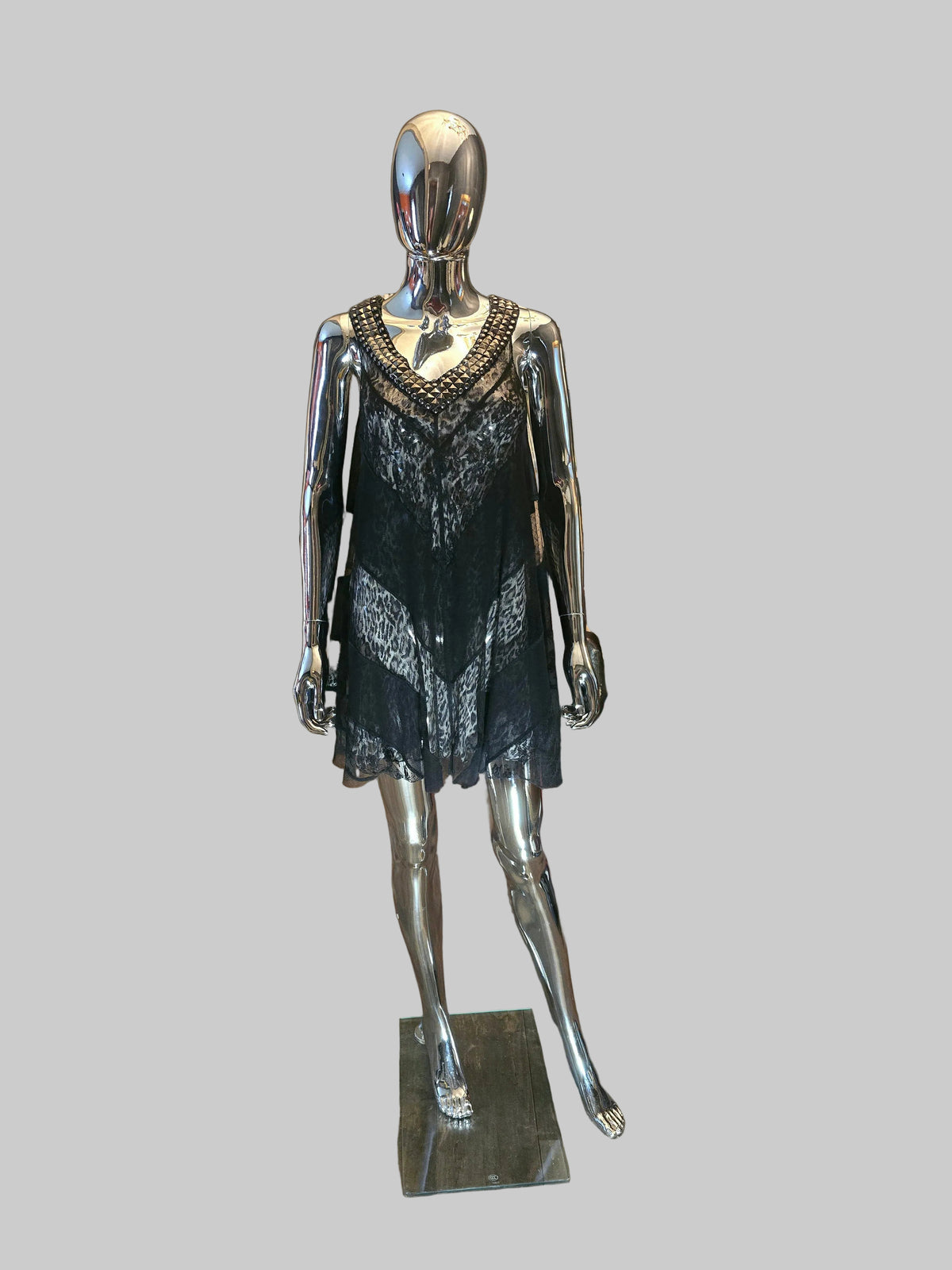 Pierre Balmain robe en voile cloutée - L.F Lusso