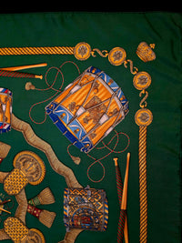 Hermès – Carré de Soie "Les Tambours" 90×90 cm – 1989