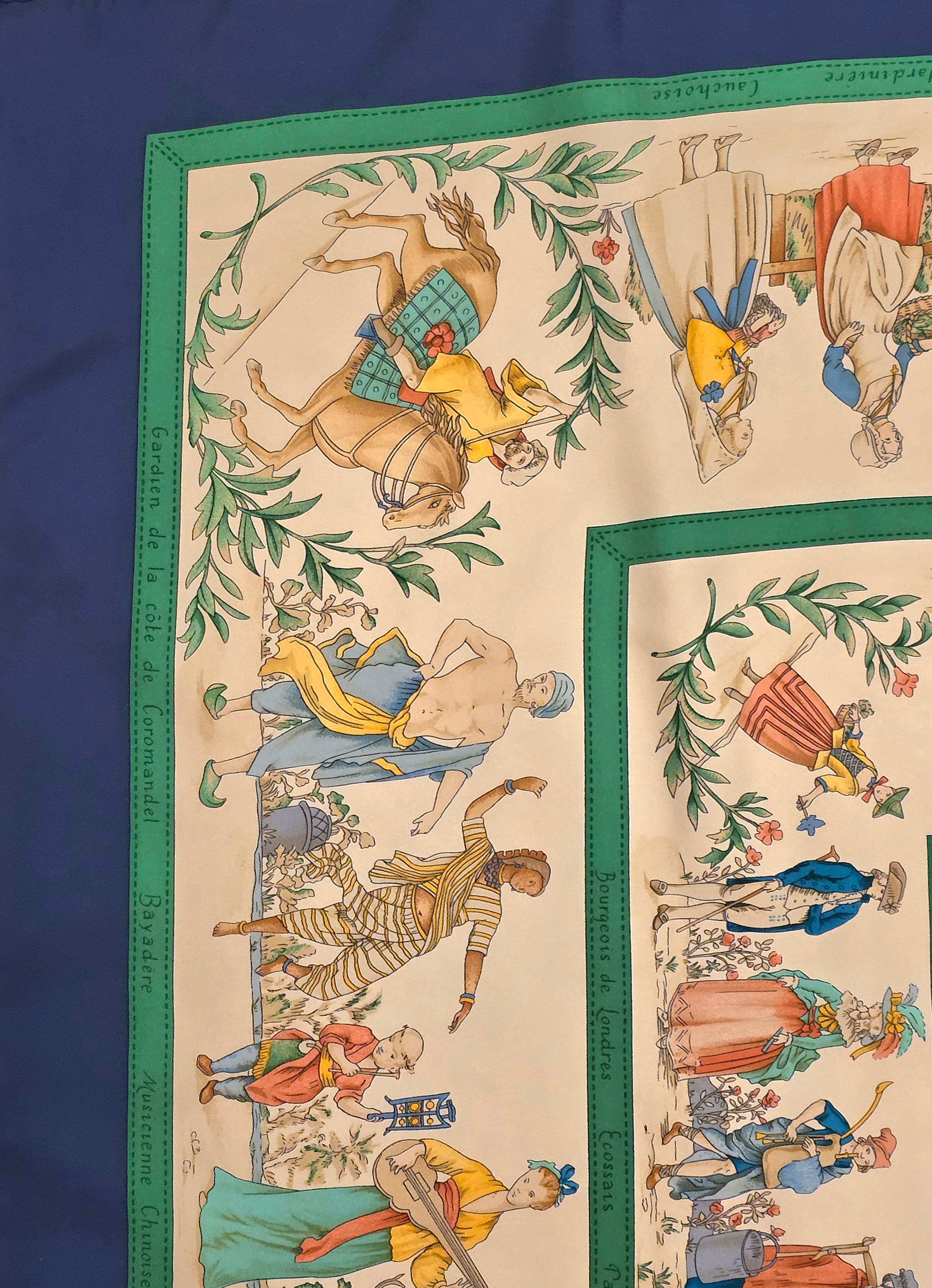 Hermès "costumes civils actuels" carré de soie