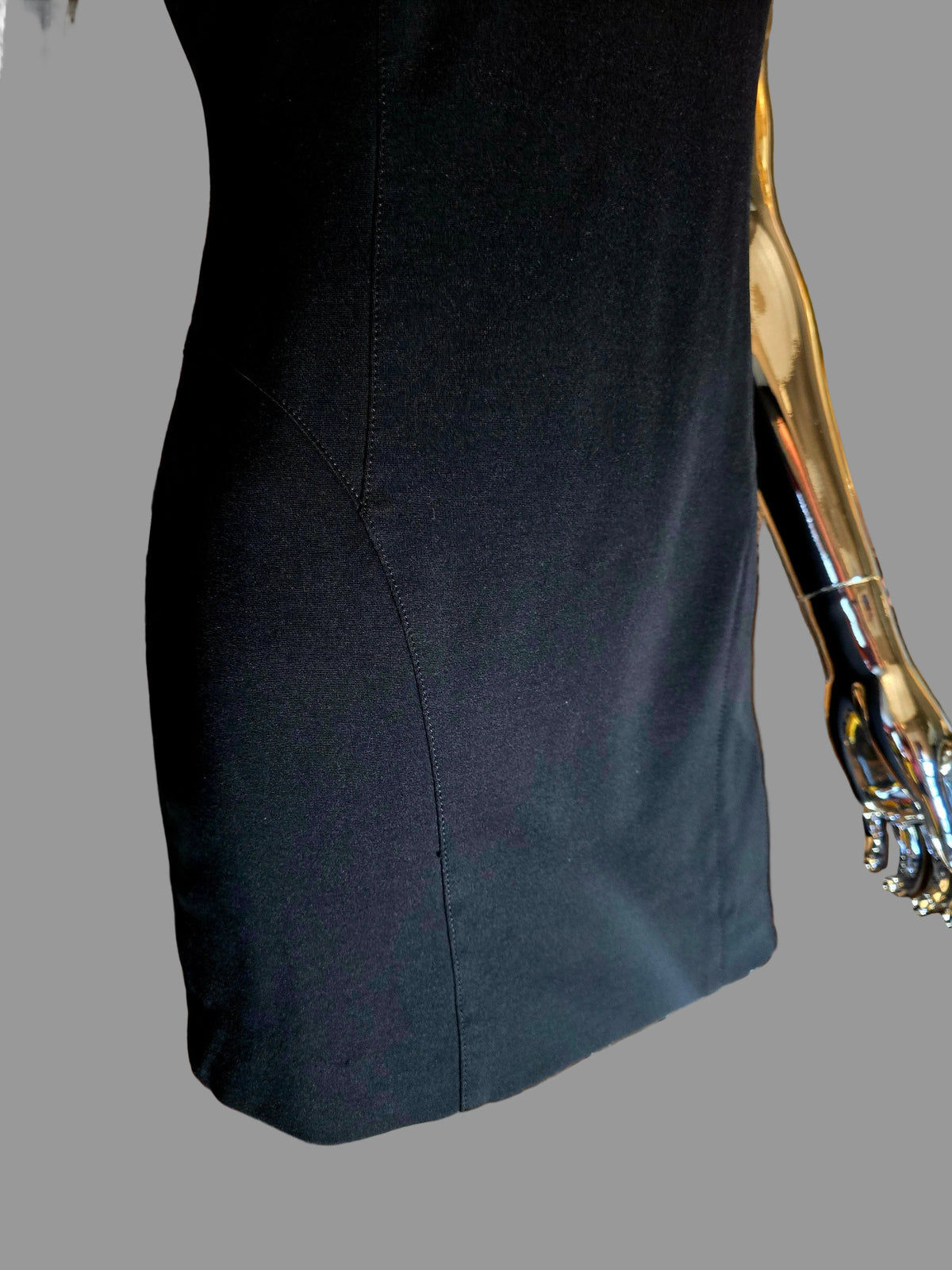 Pierre Balmain Robe Courte Noire Épaulettes Cloutées T38