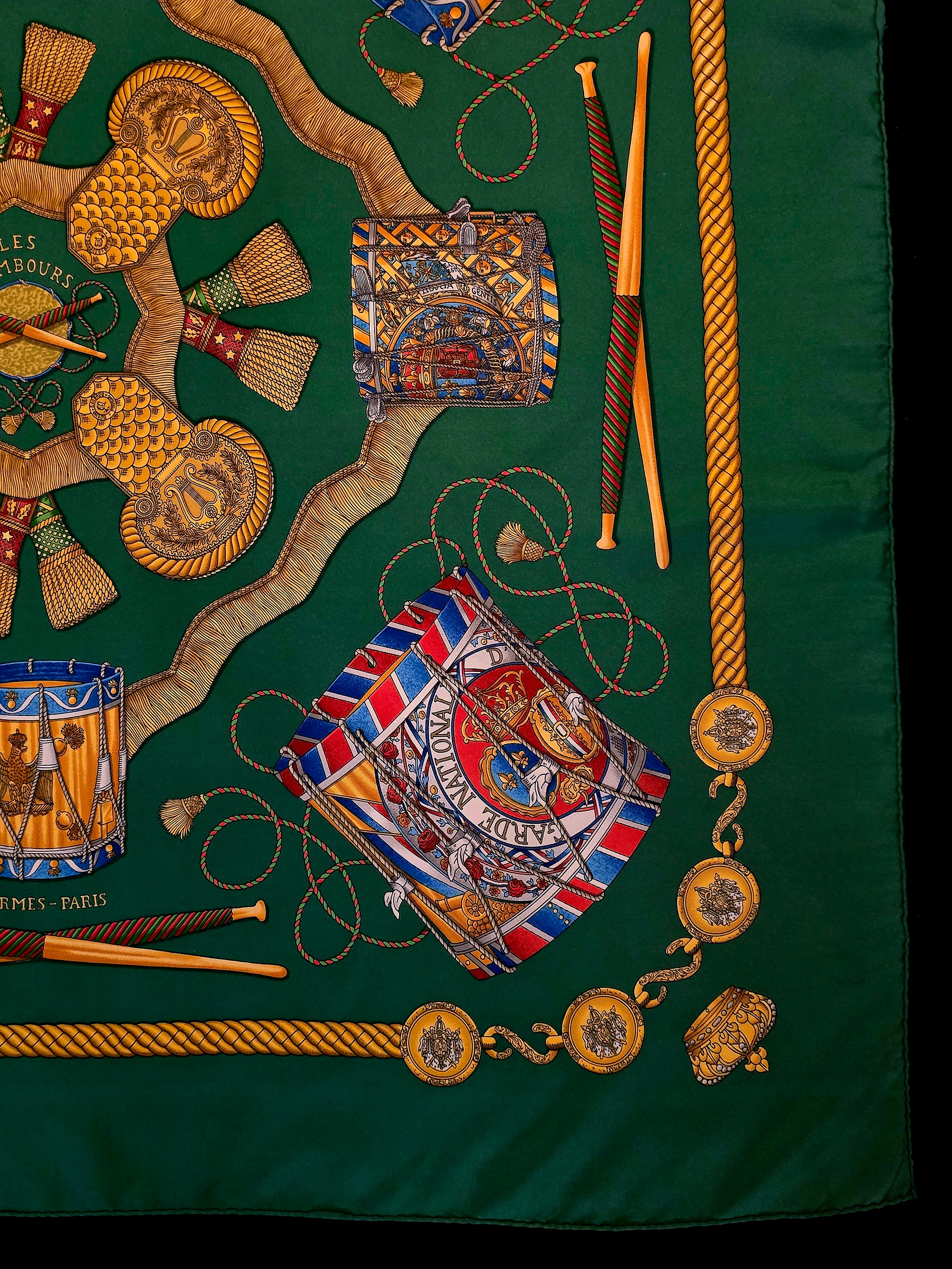 Hermès "les tambours" carré de soie