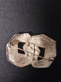 Yves Saint Laurent Broche Métal Argenté Rayures Siglée YSL Années 2000