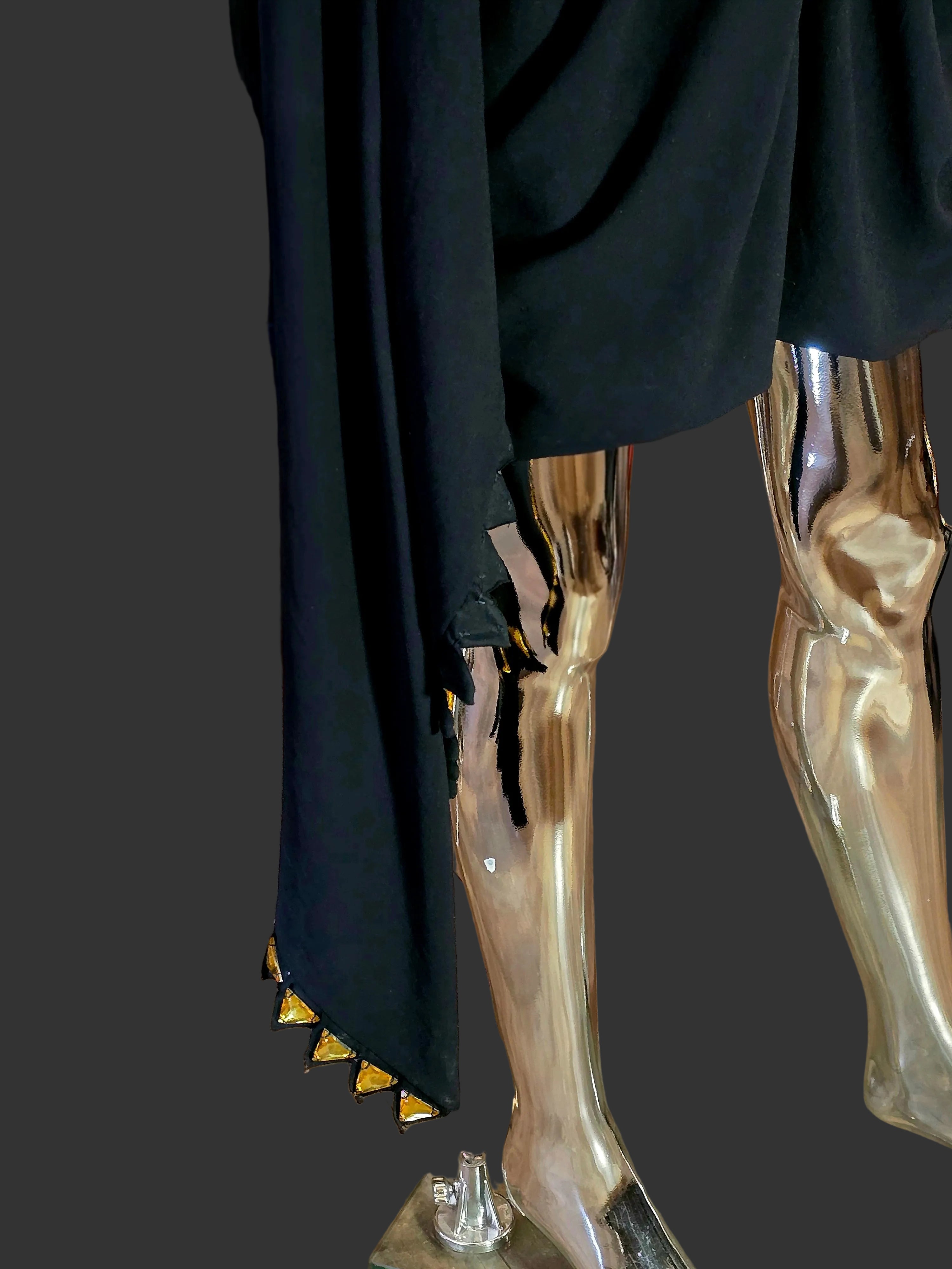 Givenchy – Robe de Soirée Épaules Dénudées & Triangles Dorés – T38