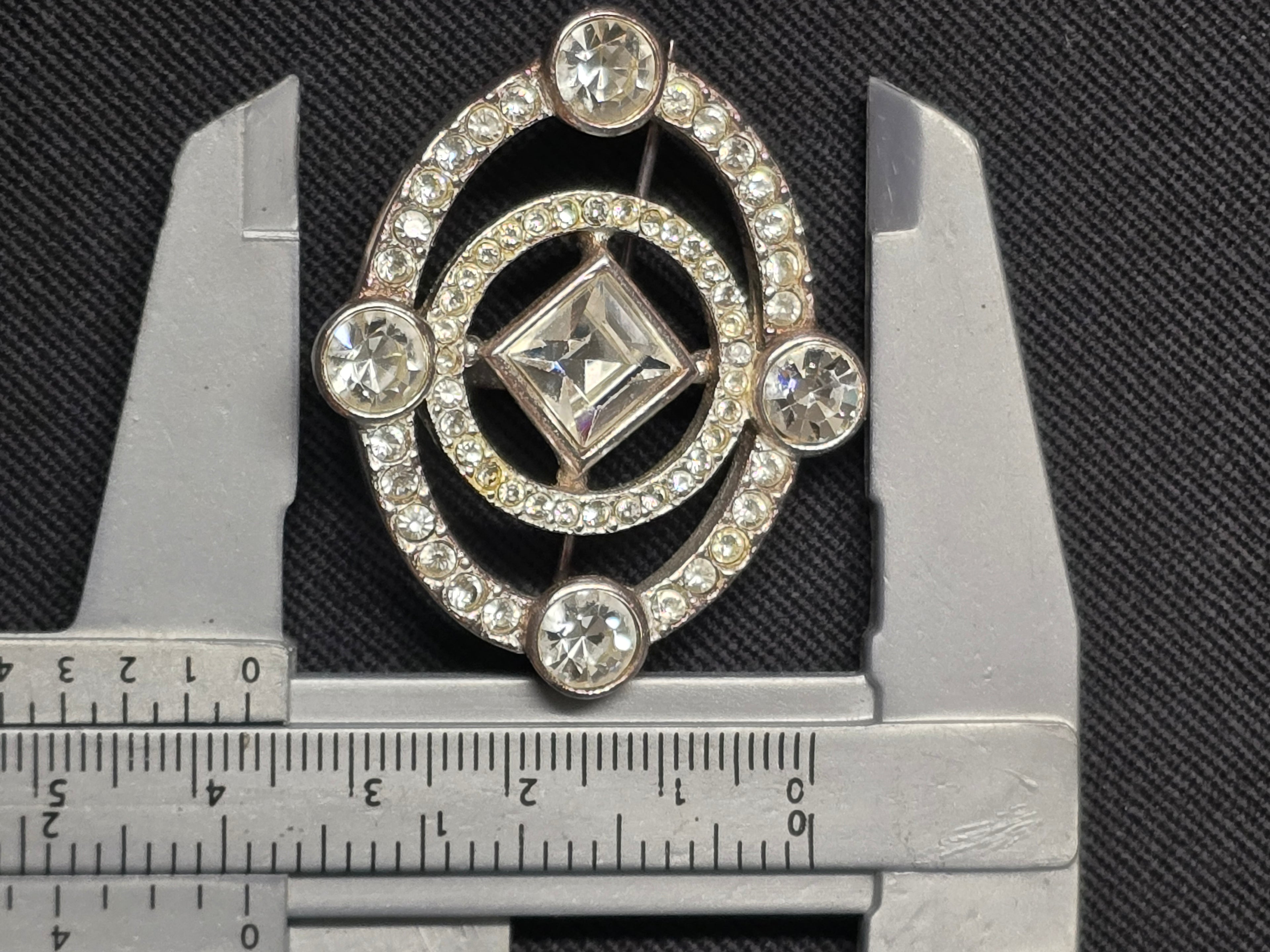 Yves Saint Laurent Broche Argentée & Cristal Années 2000