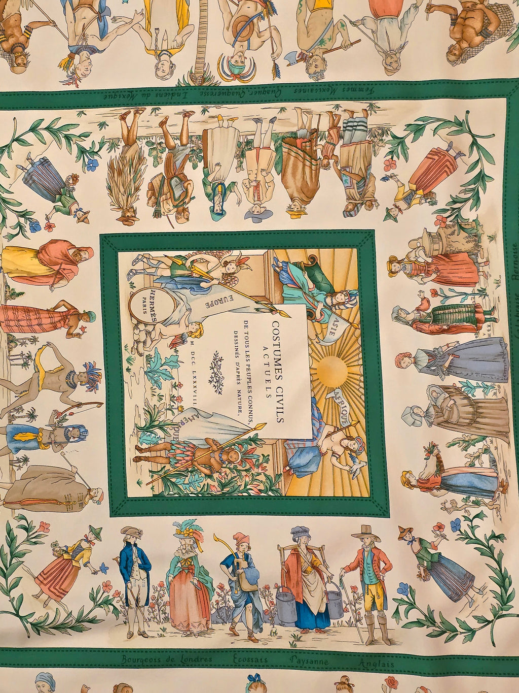 Hermès "costumes civils actuels" carré de soie