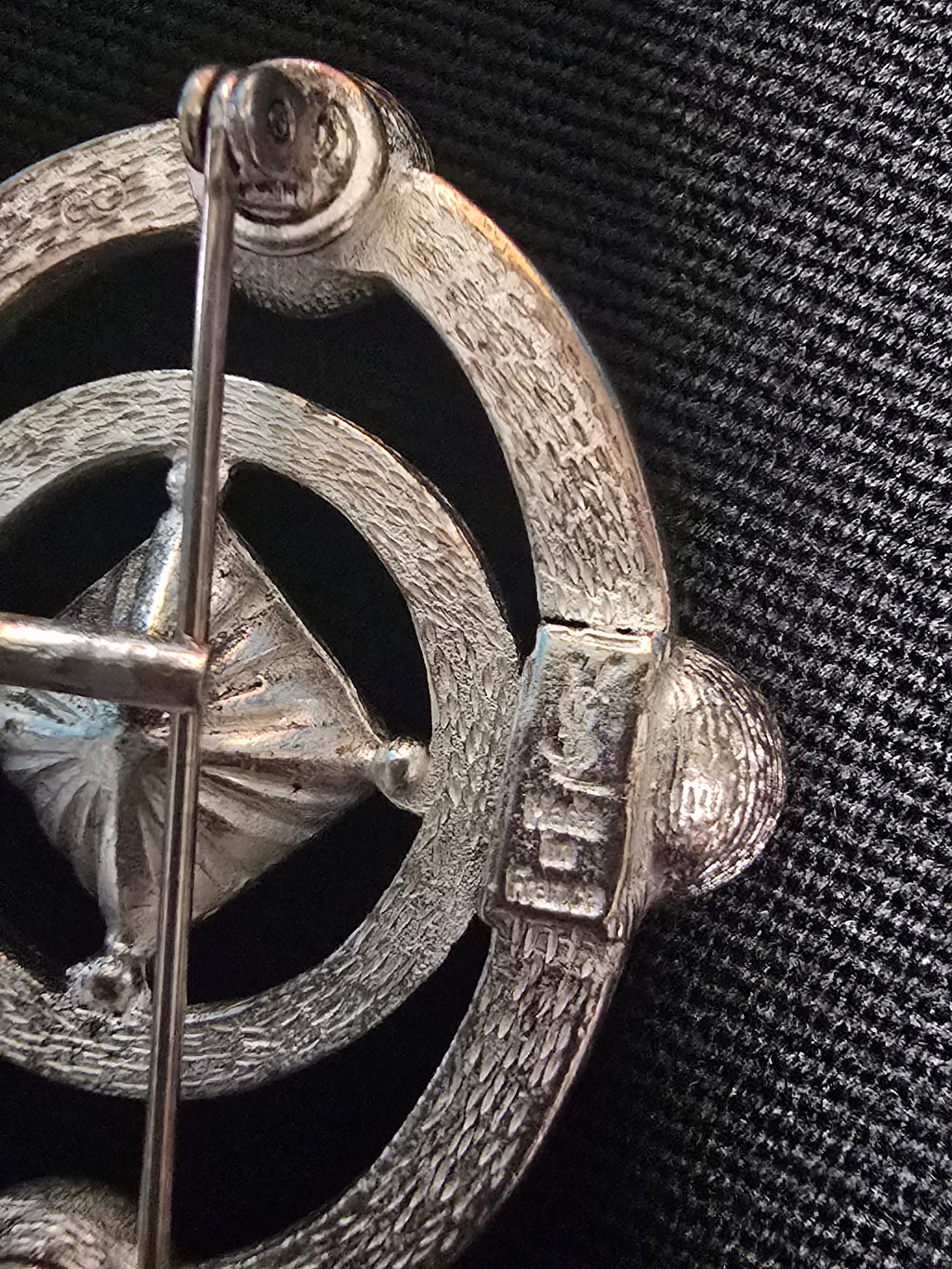 Yves Saint Laurent Broche Argentée & Cristal Années 2000