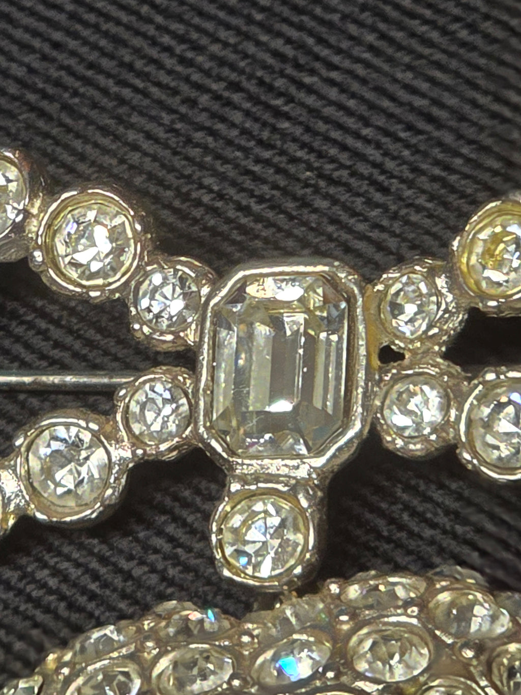 YSL broche coeur et noeud