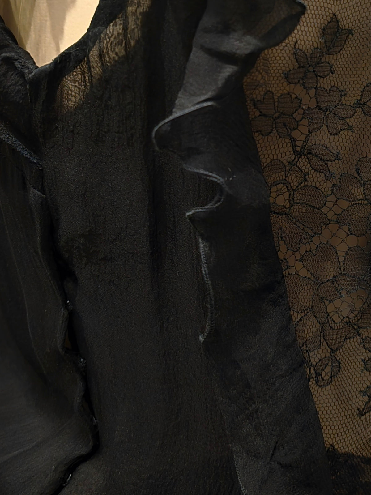 Valentino – Robe en Crêpe de Soie Noire – Décolleté Plongeant – T36/38