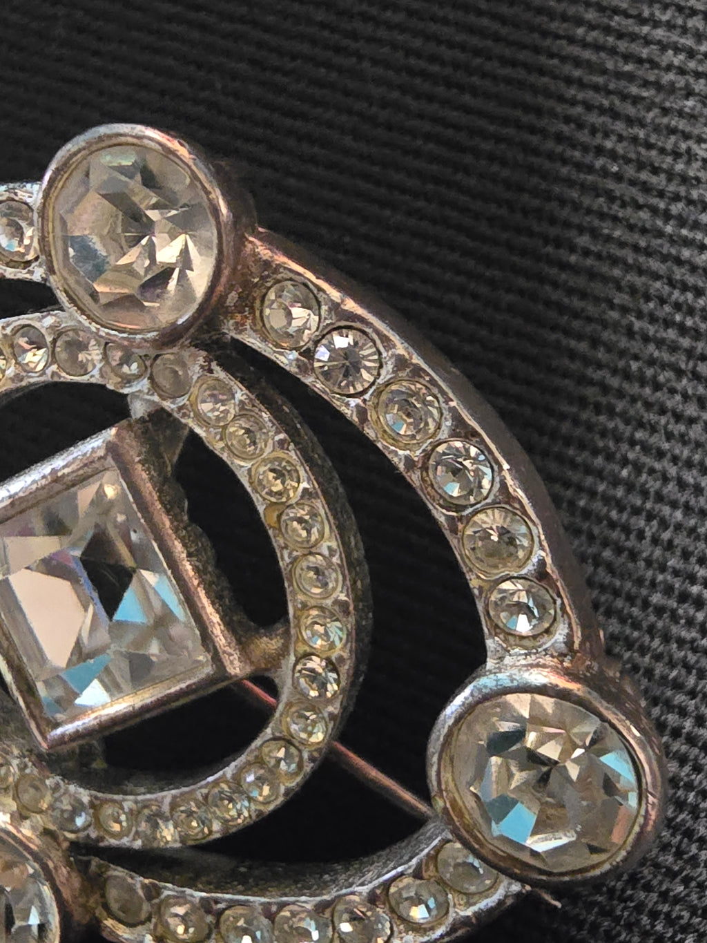 Yves Saint Laurent Broche Argentée & Cristal Années 2000