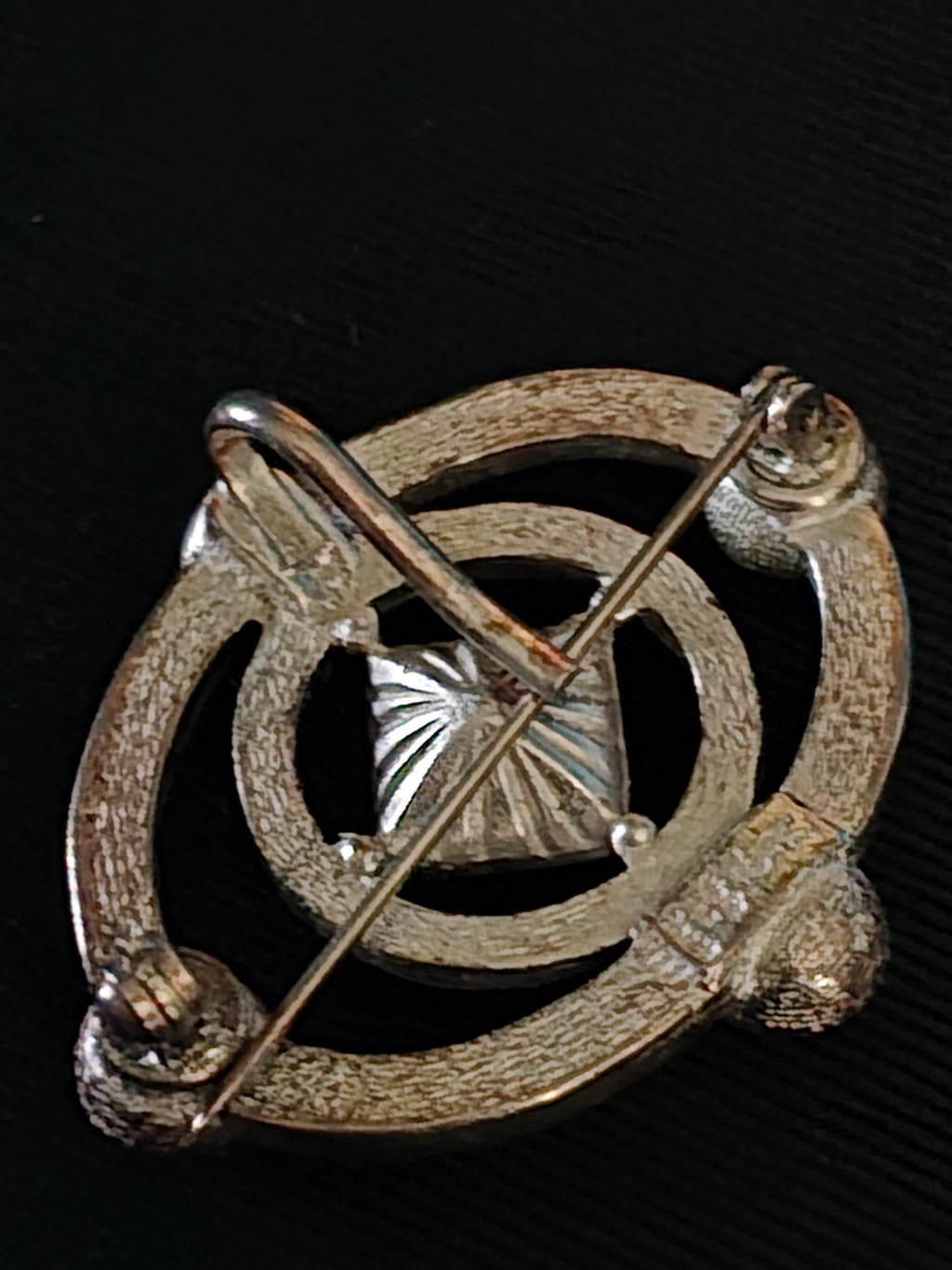 Yves Saint Laurent Broche Argentée & Cristal Années 2000