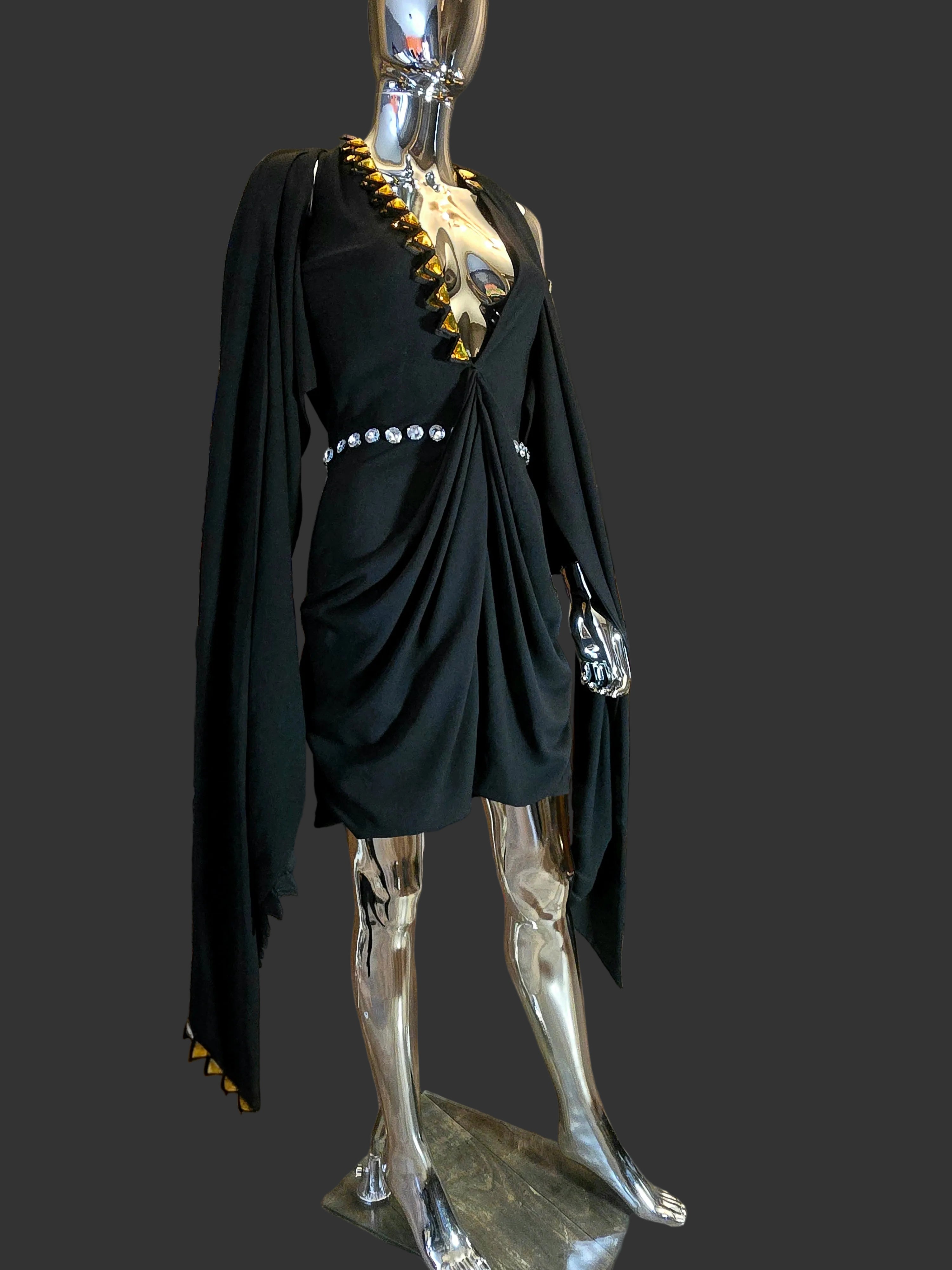 Givenchy – Robe de Soirée Épaules Dénudées & Triangles Dorés – T38