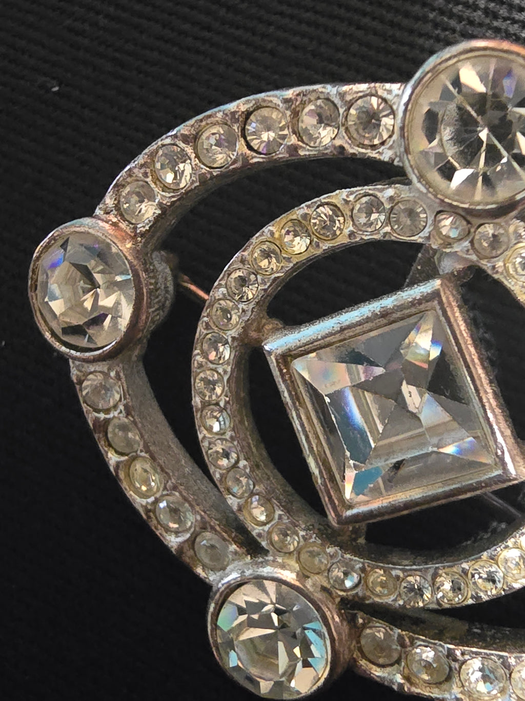 Yves Saint Laurent Broche Argentée & Cristal Années 2000